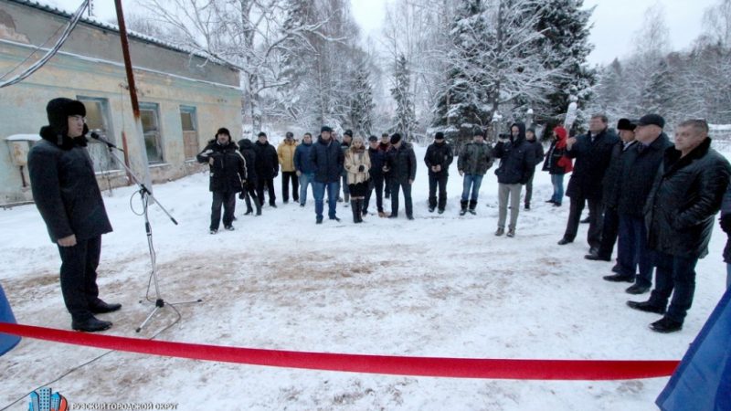 Станцию обезжелезивания воды открыл Максим Тарханов вместе с жителями в деревне Мишинка