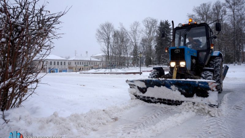 Снег на дорогах в Рузском округе убирают три раза в день