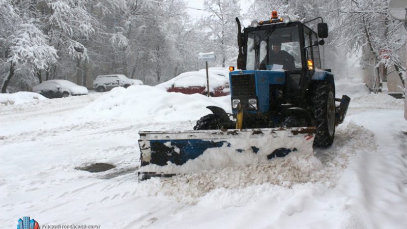 Более 20 единиц техники ежедневно проводят работы по уборке снега в Рузском округе