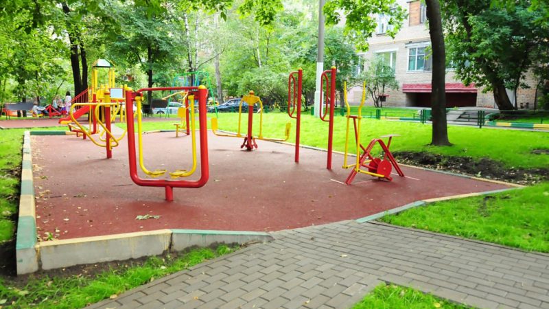 Почти 1500 дворов благоустроят в Подмосковье