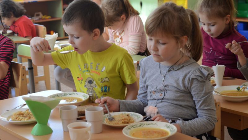 Минпотребрынка проведет мониторинг организации питания в детских лагерях Подмосковья в июне