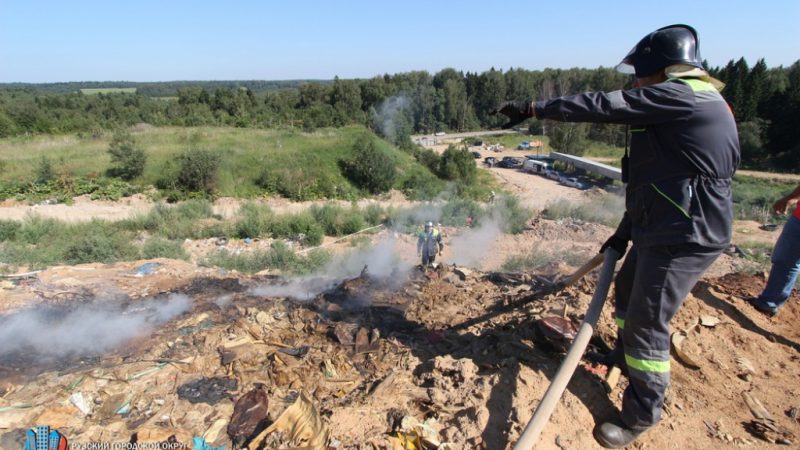 На закрытом полигоне «Аннино» в Рузском городском округе устраняют 10 очагов возгорания