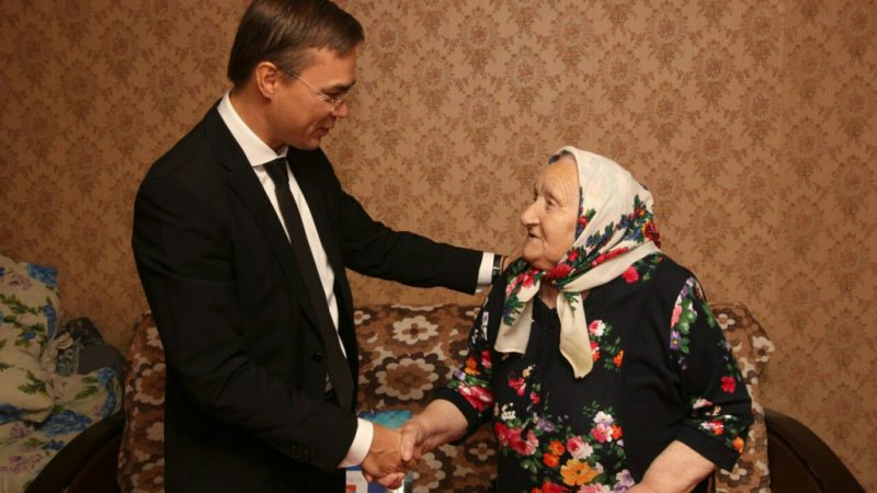 С 90-летним юбилеем поздравил жительницу глава Рузского городского округа