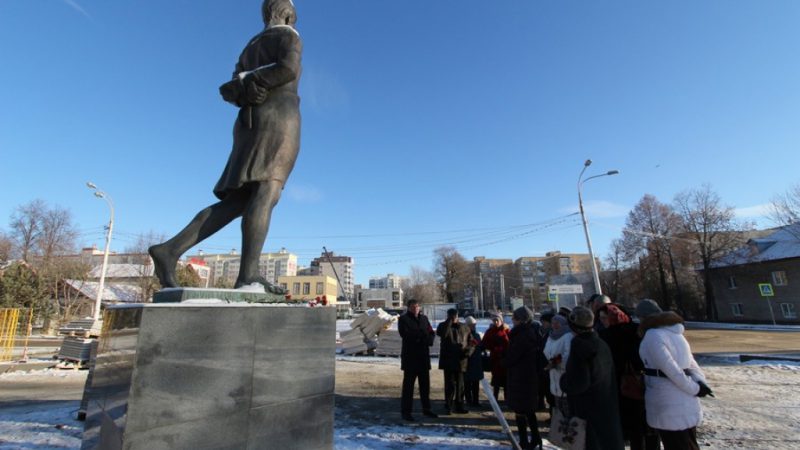 В день годовщины казни Героя Советского Союза в Рузском городском округе возложили цветы к памятнику Зое Космодемьянской