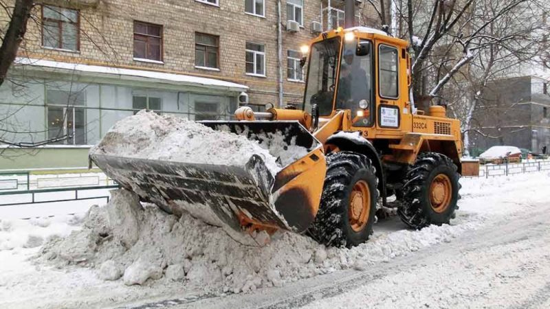 Свыше 5700 сотрудников ЖКХ задействовано в уборке дворов Подмосковья