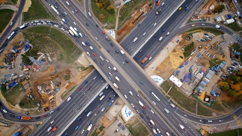 Десять крупных «вылетных» автомагистралей комплексно благоустроят в 2019 году