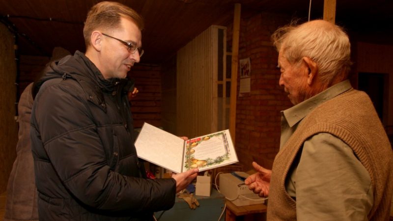 Сотрудники администрации Рузского городского округа поздравили с наступающим Новым годом Михаила Щербаева