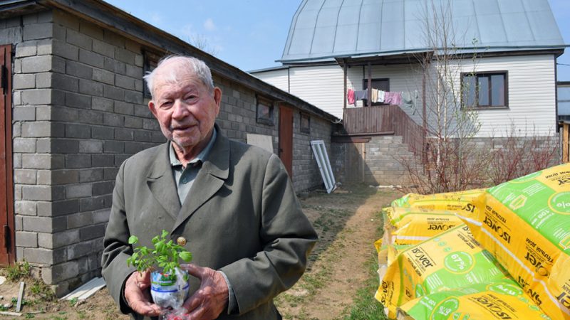 Пасхальный кулич от главы РГО Татьяны Витушевой 93-летнему ветерану передали «Рузские вестники»