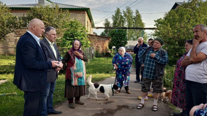 В Сумароково Владимир Бурмистенков и Григорий Толкачев встретились с населением