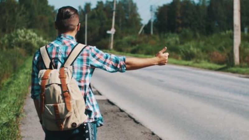 В Покровском попутчики украли кошелек из машины подвозившей их женщины