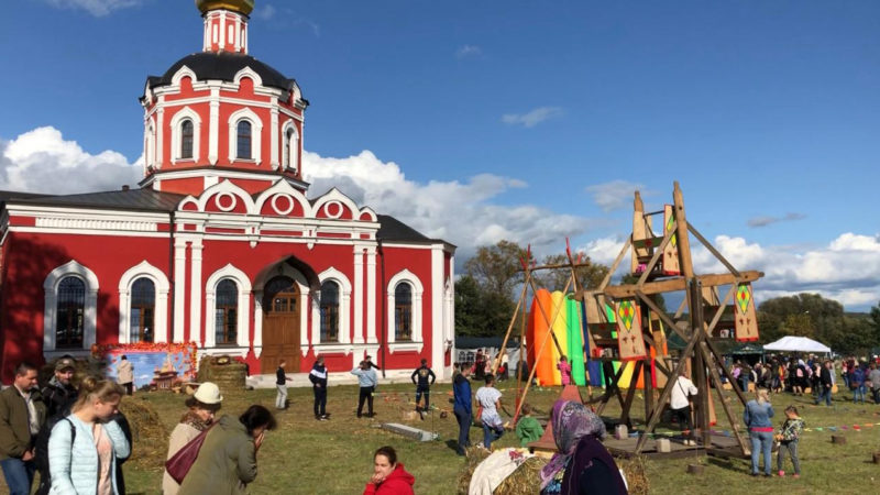 «Подворье» в Сумароково посетило множество гостей