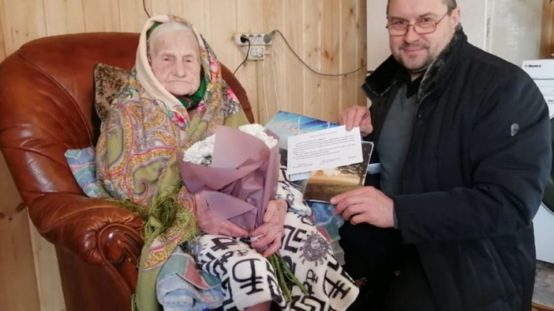 Жительницу Тучково поздравили с 95-летием