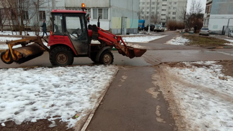 В Рузском округе посыпали дорожки и тротуары