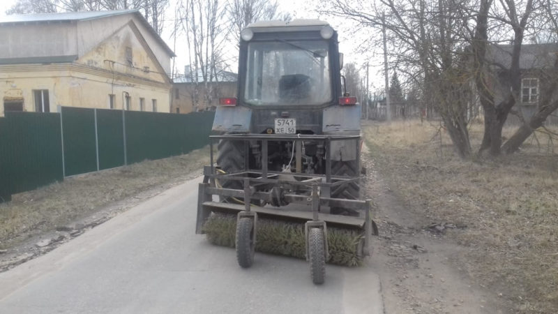 В Рузском округе подметают и моют улицы