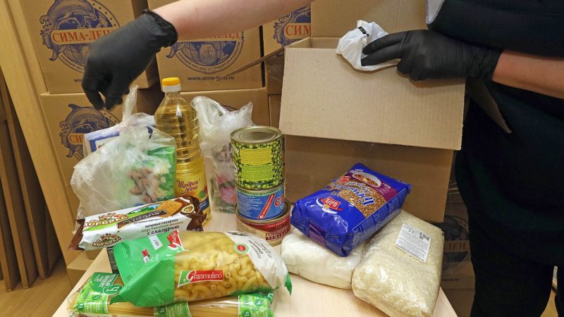 Нуждающимся жителям Рузского округа предоставляют помощь продуктами