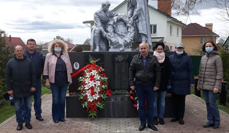 На всех братских могилах в Рузском округе возложены цветы