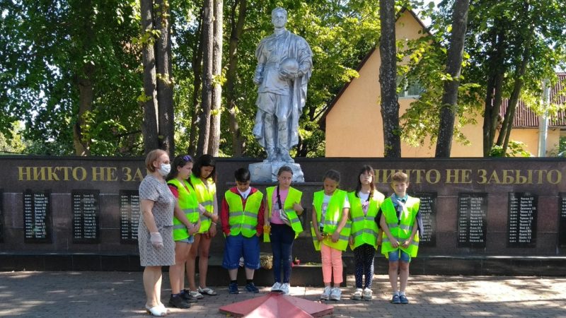 Воспитанники «Искорки» побывали на Аллее славы в Тучково