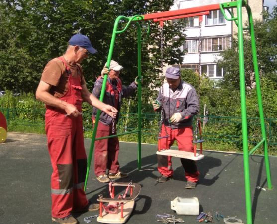 В Рузском округе ремонтируют детские площадки