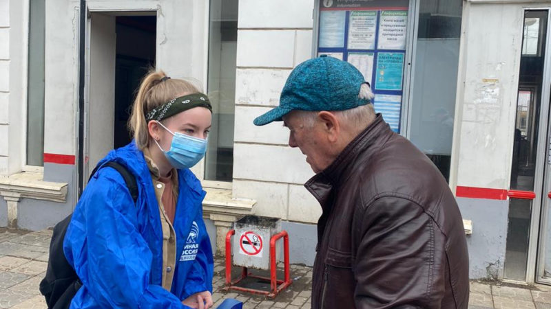 В Рузском округе волонтеры-единороссы помогают пожилым жителям