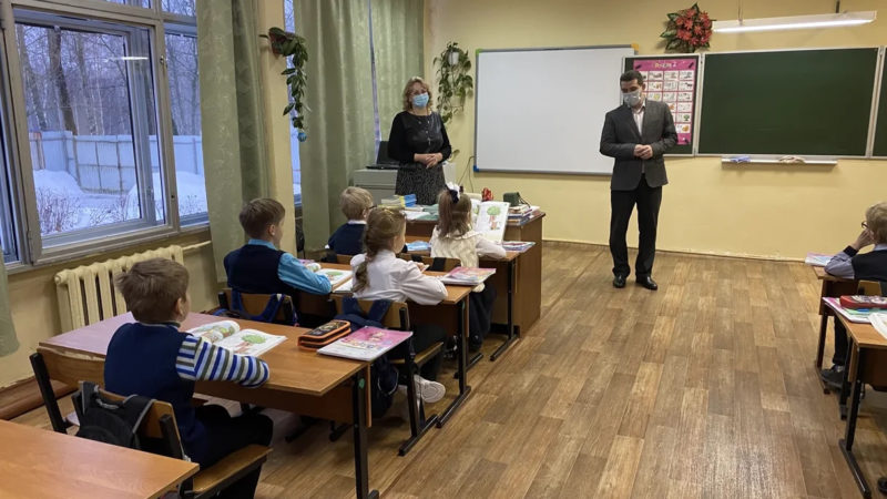 Глава муниципалитета пообщался с учениками и педагогами Беляногорской школы