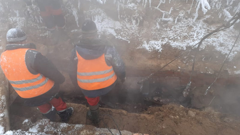 В Рузе устраняют аварию на магистральном трубопроводе