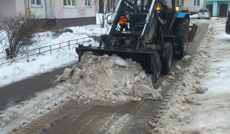 В Рузском округе убирают снег в населенных пунктах