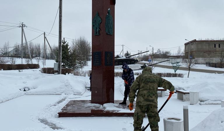 В Рузском округе убирают снег