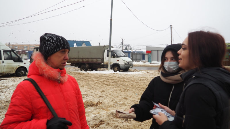 Ружанам вручали кусочки хлеба в память о блокадном Ленинграде