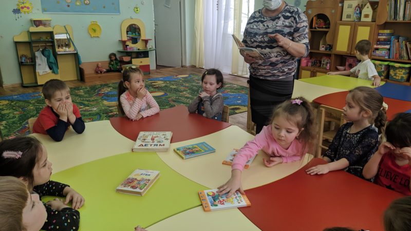 В тучковском детском саду прошла литературная минутка