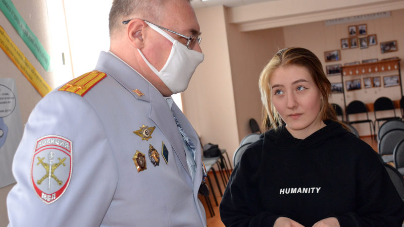 Полицейский провел урок у рузских школьников