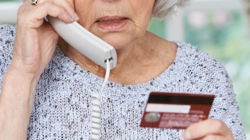 Очередная ружанка лишилась денег после разговора по телефону