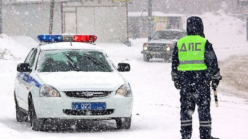 В связи со снегопадом ГАИ переведено в усиленный режим