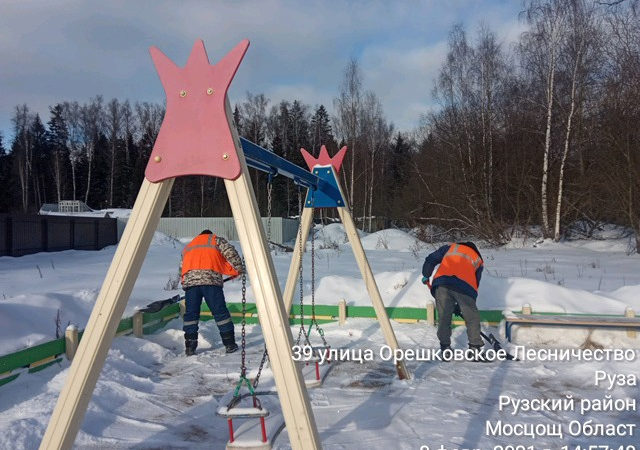 В Рузском округе приводят в порядок детские площадки