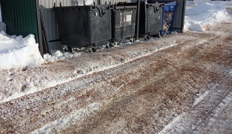 В Рузском округе убирают снег и мусор на контейнерных площадках