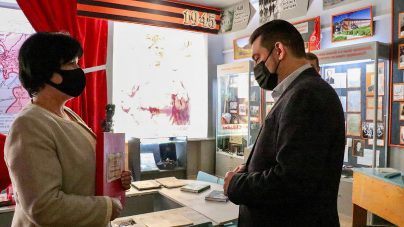 Николай Пархоменко осмотрел музей в Кожинской школе