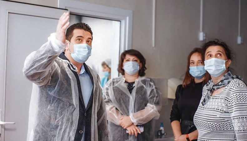 Николай Пархоменко побеседовал с учениками и педагогами Орешковской школы