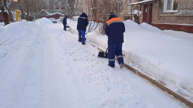 В Рузском округе убирают снег в населенных пунктах