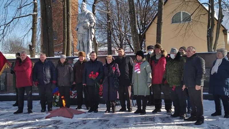 Возложение цветов в честь Дня защитников Отечества