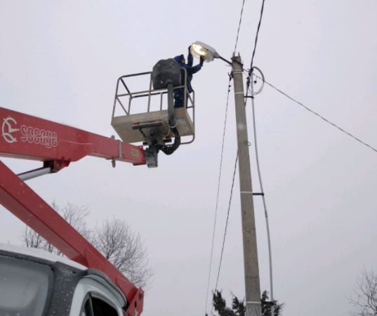 В Рузском округе меняют лампы в светильниках