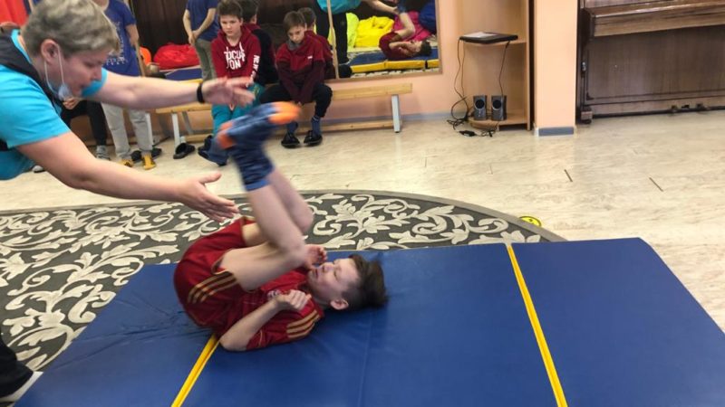 Воспитанников «Астарты» учили безопасному передвижению в гололедицу