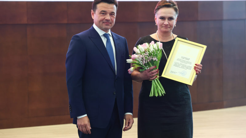 Андрей Воробьев поздравил жительниц региона с 8 Марта