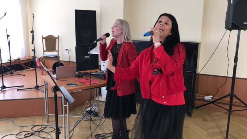 Тучковцы поздравили женщин с наступающим праздником