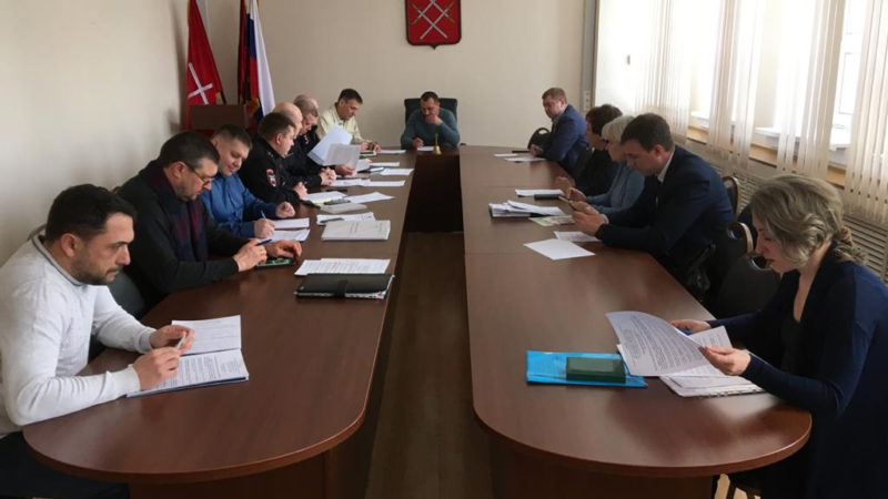 В Рузском округе рассмотрели вопросы по установке дорожных знаков и неровностей