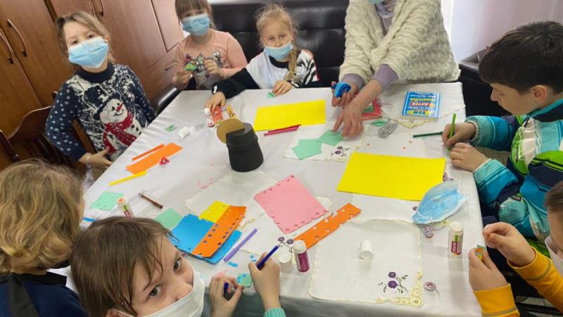 Юные ружане делали закладку для книг