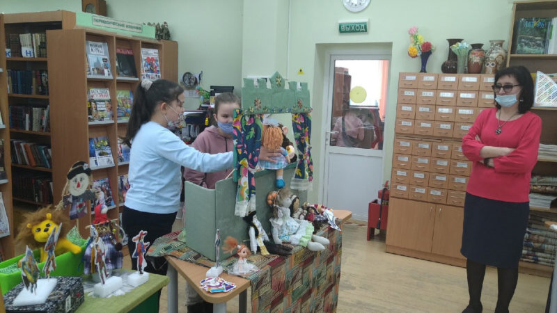 Тучковцы разыграли кукольное представление