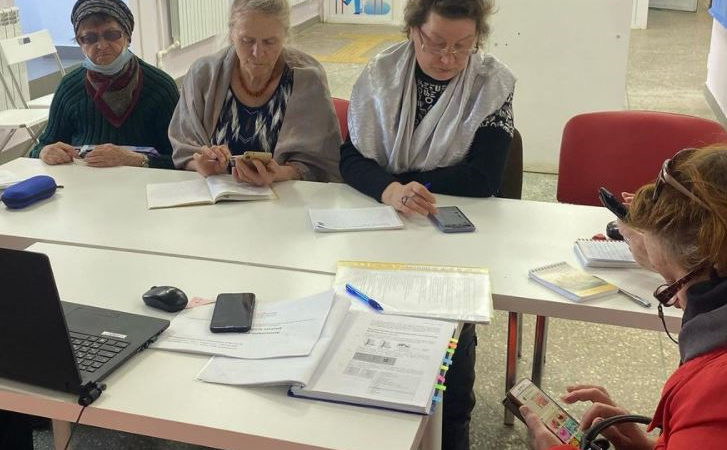 Тучковские пенсионеры осваивают приложения в мобильном телефоне