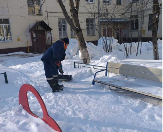 В Рузском округе чистят и посыпают дороги и территории