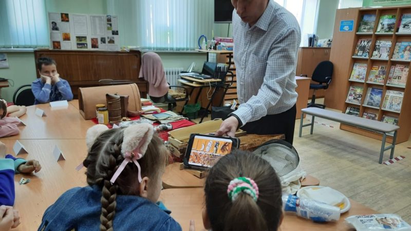 Ружане узнали, как получают мед