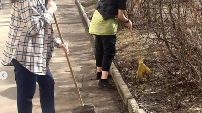 Дороховские школьники наводят чистоту