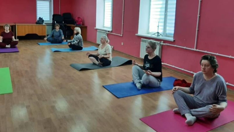 Рузские пенсионеры занимаются йогой